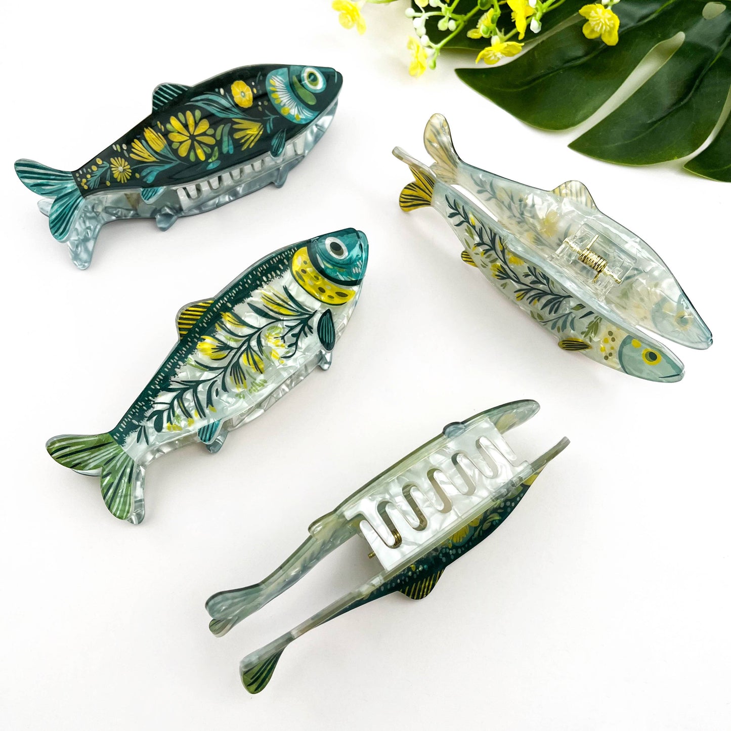 Green Sardine Hair Claw Clip with Seaweed Detail: White-D