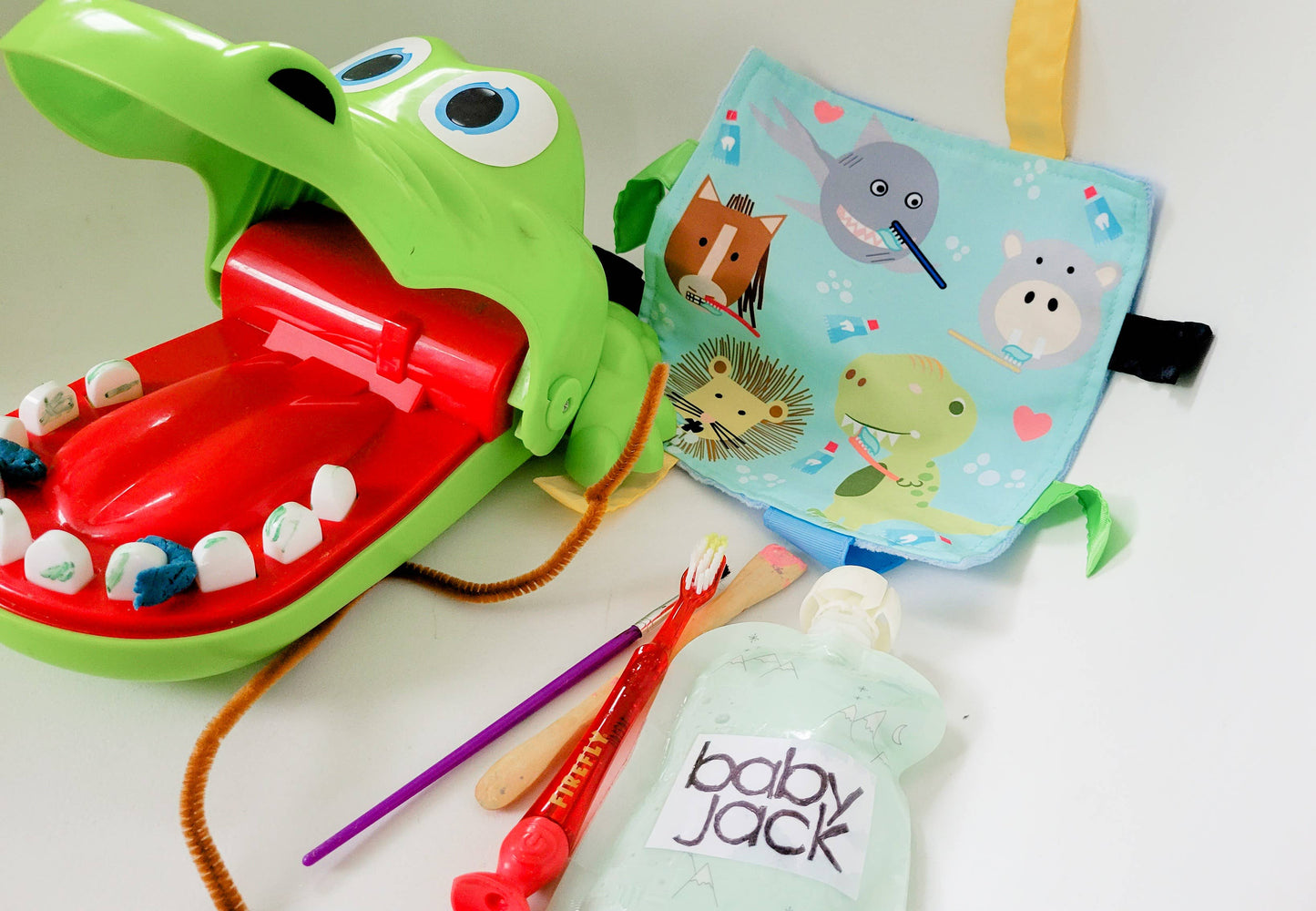 Baby Animals Brushing Teeth Dental Crinkle Tag Toy Teether