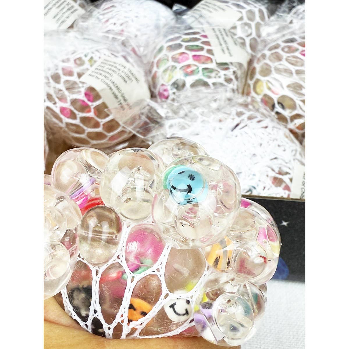 Squeeze Ball Filled with fun mixed Beads: MIX COLOR / ONE(12)