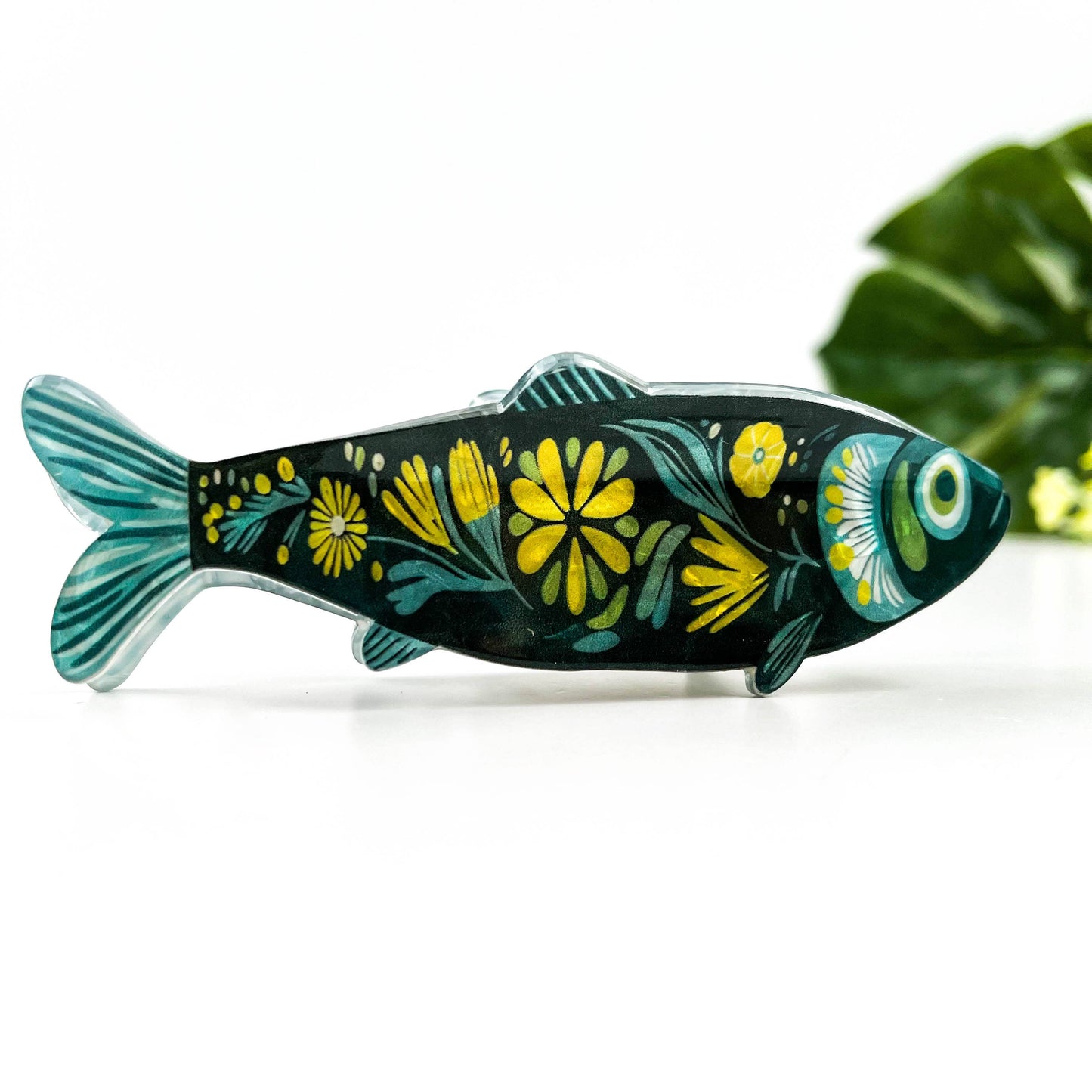 Green Sardine Hair Claw Clip with Seaweed Detail: White-D