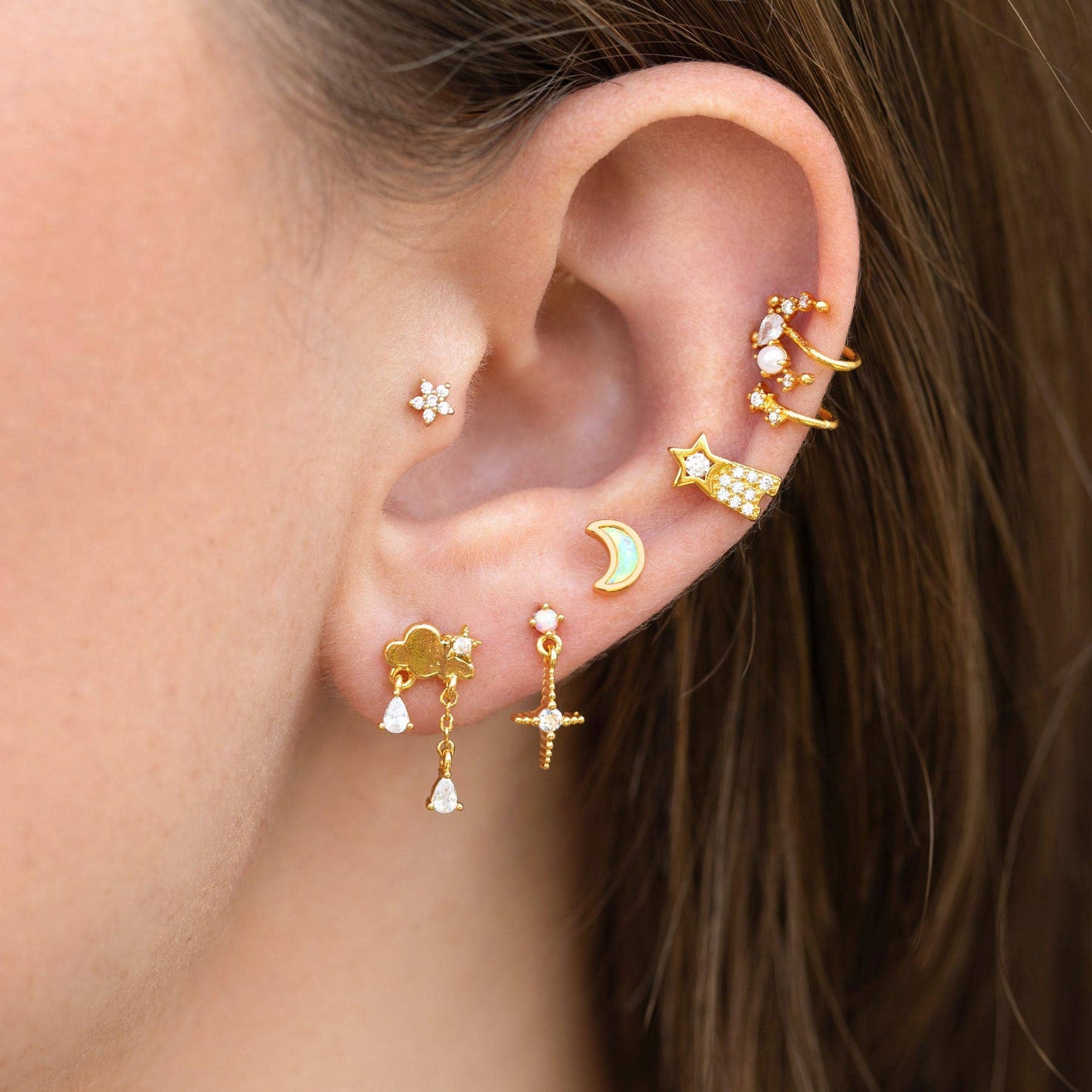 Raindrop Dangle Earrings: Gold