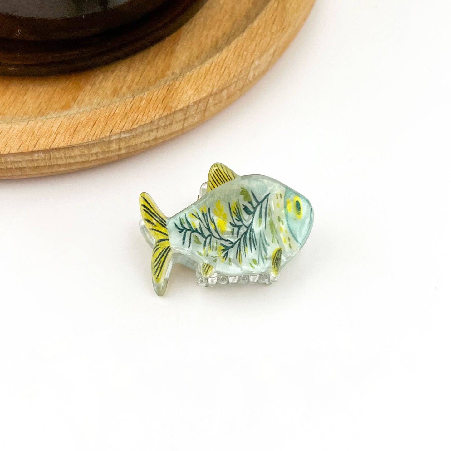 Green Sardine Hair Claw Clip with Seaweed Detail: White-D
