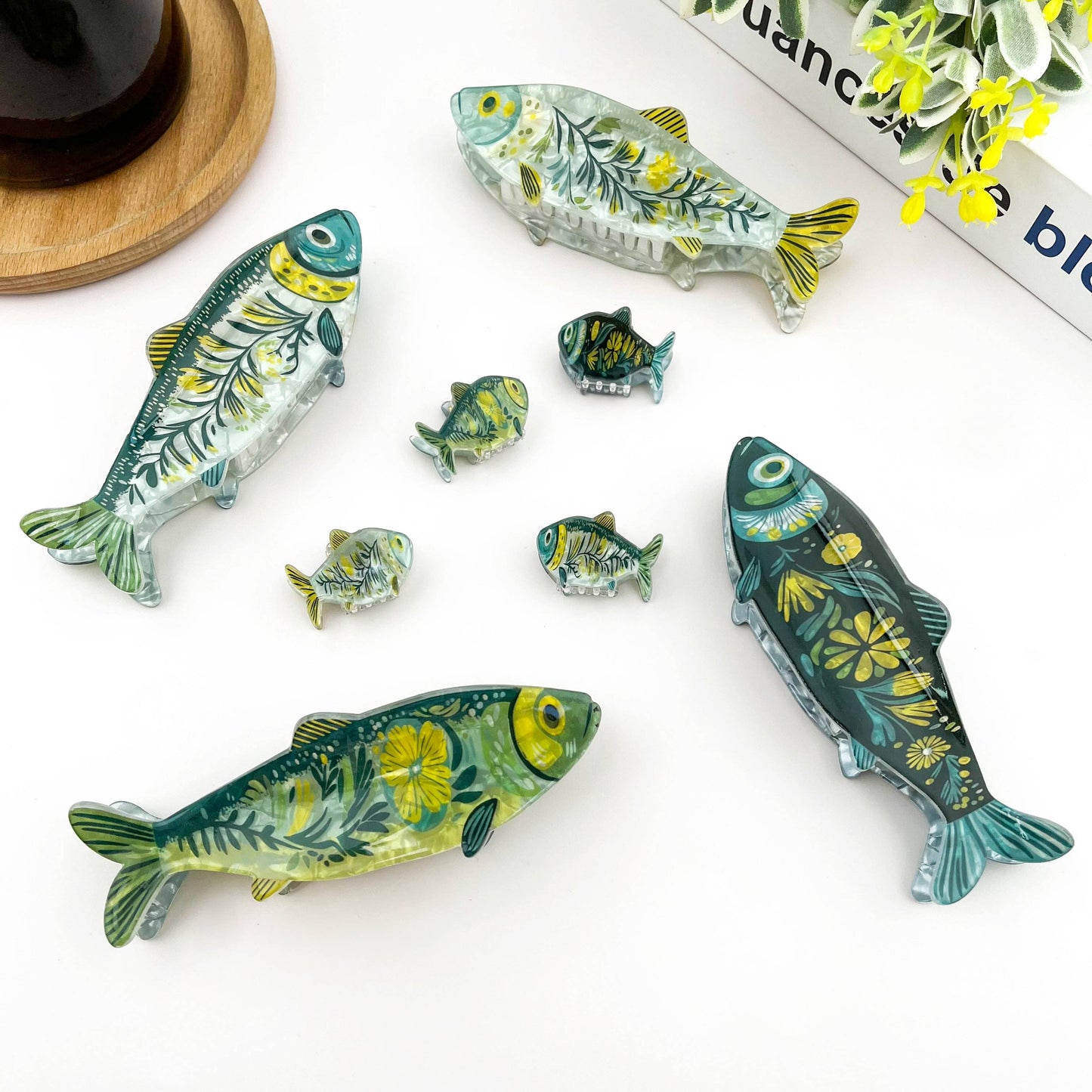 Green Sardine Hair Claw Clip with Seaweed Detail: White-D