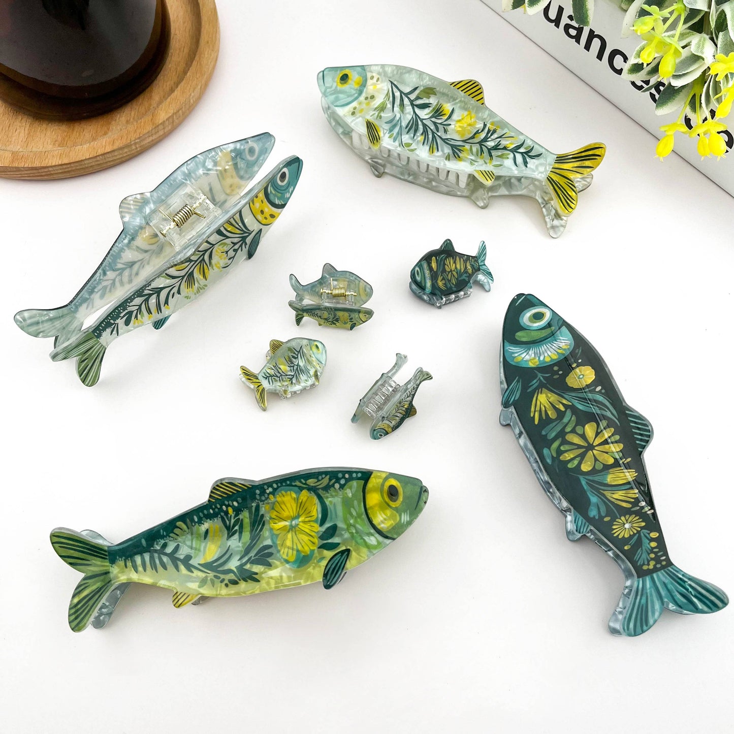 Green Sardine Hair Claw Clip with Seaweed Detail: White-D