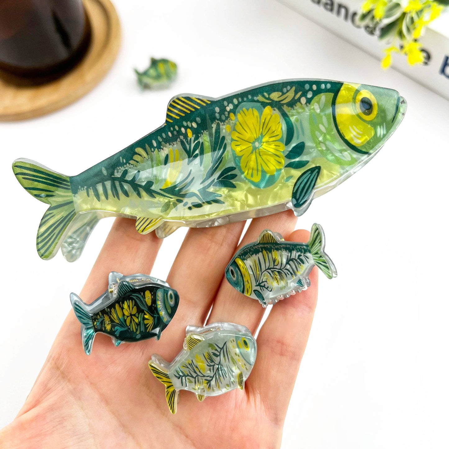 Green Sardine Hair Claw Clip with Seaweed Detail: White-D