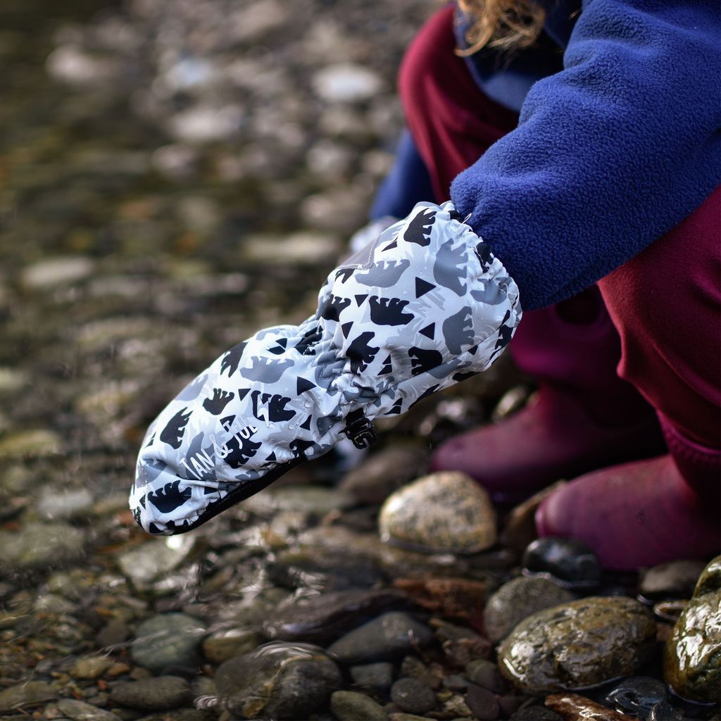 Jan & Jul - Snow Mittens - Bear Cub